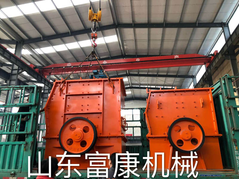 錘式移動破碎機發貨現場