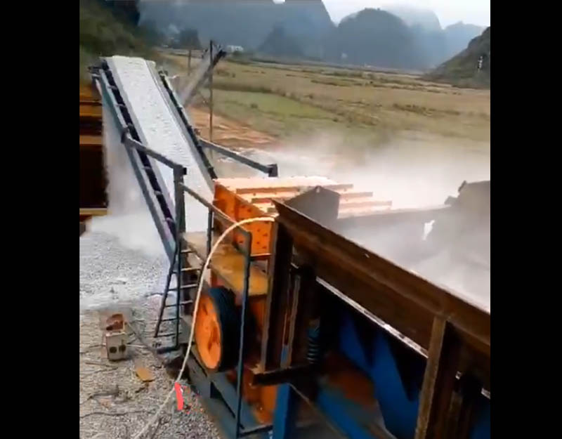 框架式移動破碎機云南現場